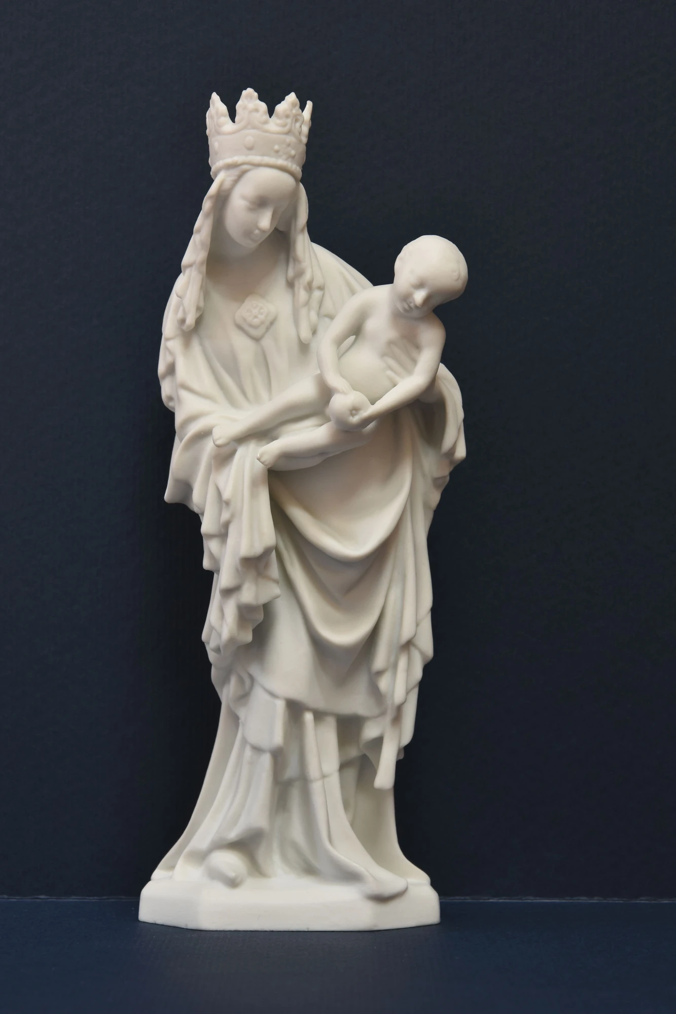 Plzeňská madona - zmenšená porcelánová kopie