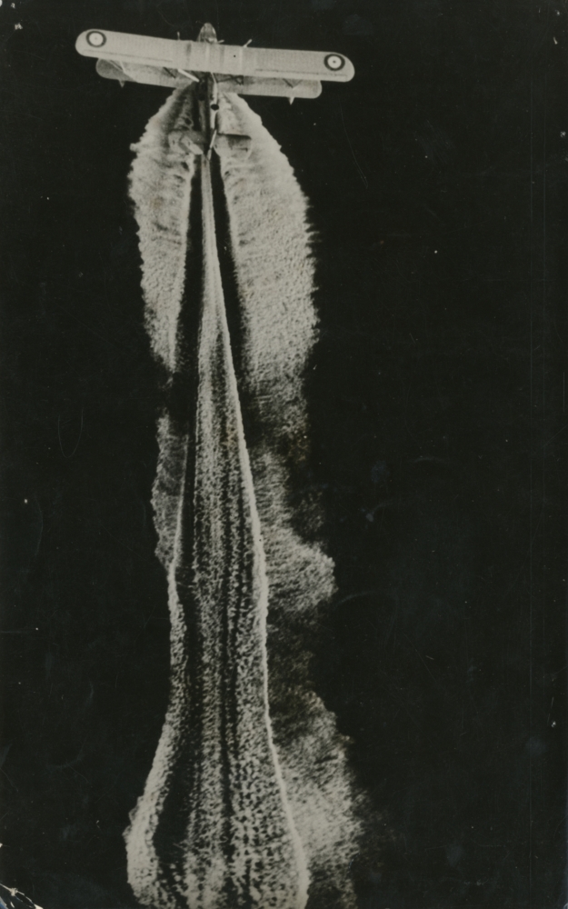 Neznámý autor, Letadlo (Ahoj, č. 50, s. 2), 1930-1949, fotografie, papír, Moravská galerie v Brně Neznámý autor, Letadlo (Ahoj, č. 50, s. 2), 1930-1949, fotografie, papír, Moravská galerie v Brně