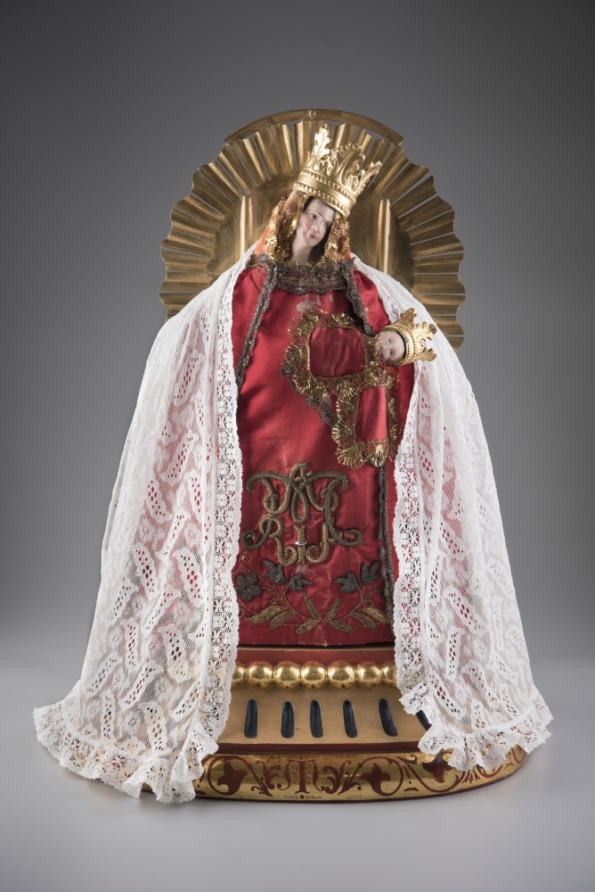 Procesní výbava sošky Plzeňské madony, 3. třetina 19. století, Západočeské muzeum v Plzni – Národopisné muzeum Plzeňska Procesní výbava sošky Plzeňské madony, 3. třetina 19. století, Západočeské muzeum v Plzni – Národopisné muzeum Plzeňska