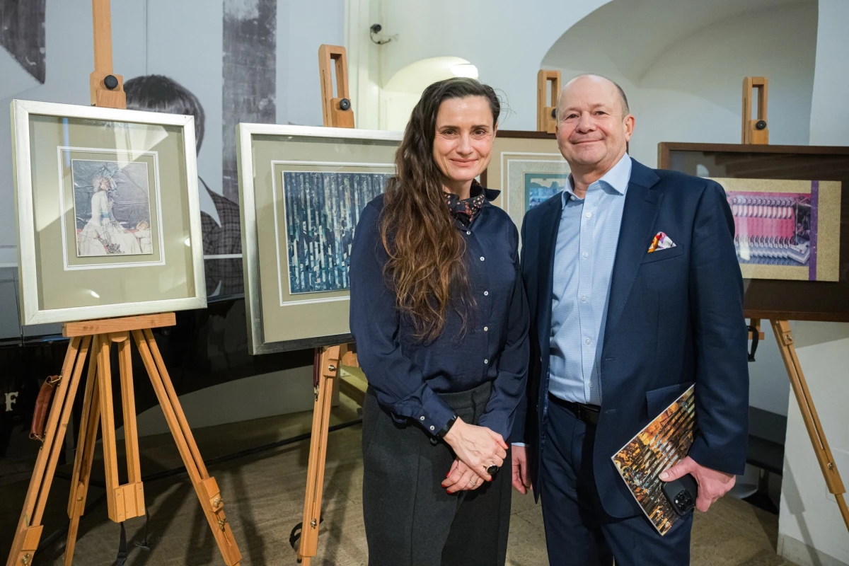 Michaela Chaloupková, členka představenstva ČEZ a Roman Musil, ředitel ZČG při předání sbírky Jiřího Koláře Michaela Chaloupková, členka představenstva ČEZ a Roman Musil, ředitel ZČG při předání sbírky Jiřího Koláře